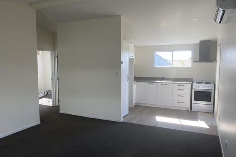 Photo of property in 2 Vera Road, Te Atatu South, Auckland, 0610