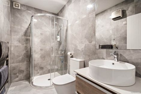 Photo of property in 19 Anna Watson Road, Half Moon Bay, Auckland, 2012