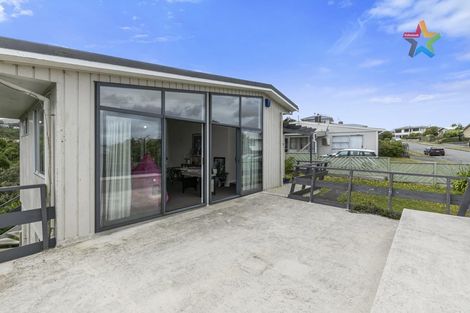 Photo of property in 17 Maple Grove, Maungaraki, Lower Hutt, 5010