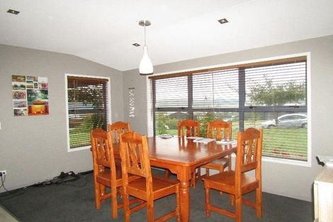 Photo of property in 17 Peregrine Place, Kinloch, Taupo, 3377