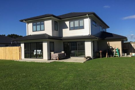 Photo of property in 17 Kahika Grove, Huapai, Kumeu, 0810