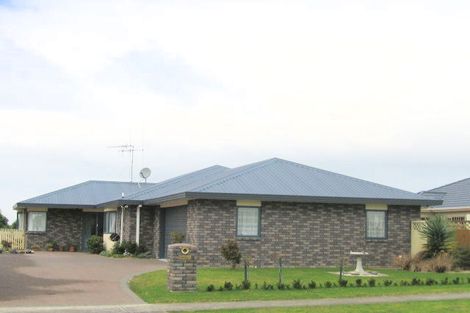 Photo of property in 35 Church Road, Pukete, Hamilton, 3200