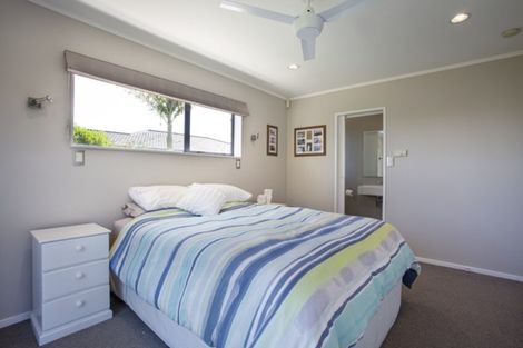 Photo of property in 122 Evans Road, Papamoa Beach, Papamoa, 3118