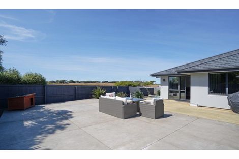 Photo of property in 21 Esk Place, Aranui, Christchurch, 8061