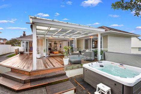 Photo of property in 25 Portadown Avenue, Pakuranga Heights, Auckland, 2010