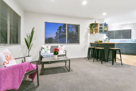 Photo of property in 2/74 Braemar Road, Castor Bay, Auckland, 0620