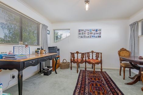 Photo of property in 18 Winston Avenue, Hokowhitu, Palmerston North, 4410