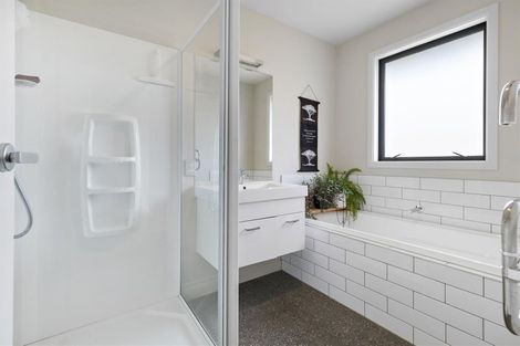 Photo of property in 4 Quinnat Street, Albert Town, Wanaka, 9305