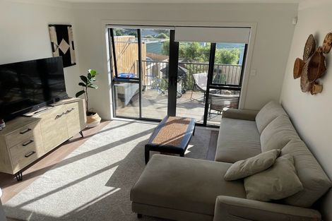 Photo of property in 2f Tramway Road, Beach Haven, Auckland, 0626