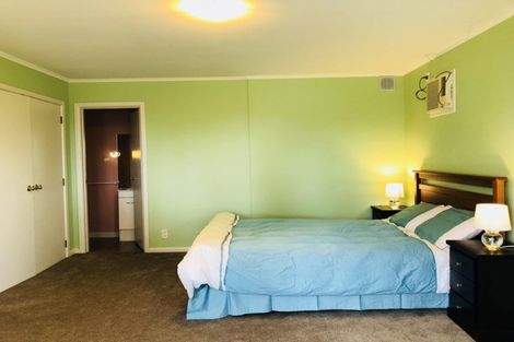 Photo of property in 1 Currey Crescent, Milford, Auckland, 0620