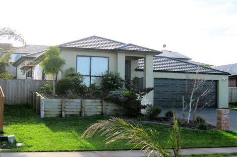 Photo of property in 22 Tauranga Place, Orewa, 0931