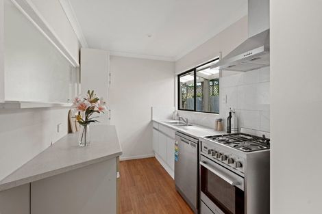 Photo of property in 9 Sungrove Rise, Sunnyvale, Auckland, 0612