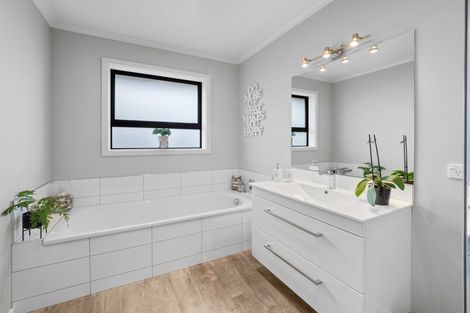 Photo of property in 5 Whiteoak Grove, Tinwald, Ashburton, 7700