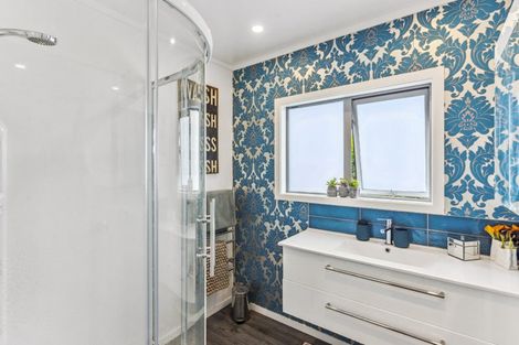 Photo of property in 8 Norna Grove, Waikawa Beach, Levin, 5573