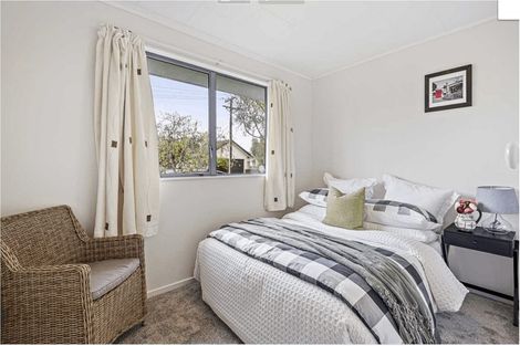 Photo of property in 1 Stephen Avenue, Henderson, Auckland, 0610