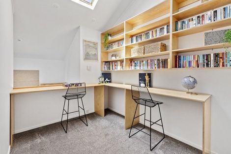 Photo of property in 72 Beacon Hill Road, Strathmore Park, Wellington, 6022