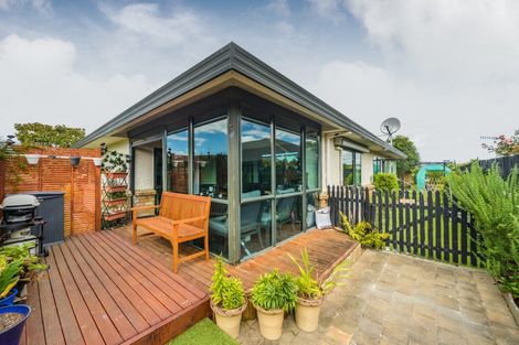 Photo of property in 27 Strachan Way, Highbury, Palmerston North, 4412