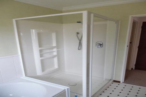 Photo of property in 6 Holsworthy Road, Lower Vogeltown, New Plymouth, 4310