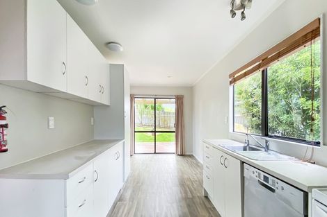 Photo of property in 1/23 Flaunty Place, West Harbour, Auckland, 0618