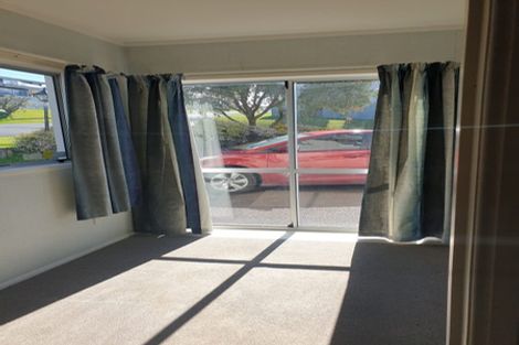 Photo of property in 2/8 Rahopara Street, Castor Bay, Auckland, 0620