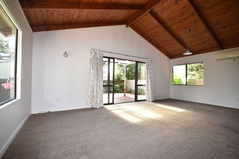 Photo of property in 4 Glen Close, Glen Eden, Auckland, 0602