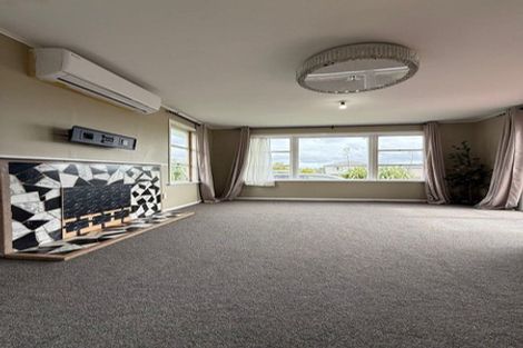 Photo of property in 52 Seymour Road, Sunnyvale, Auckland, 0612