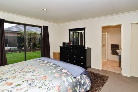 Photo of property in 2 Ross Place, Northwood, Christchurch, 8051