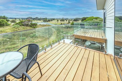 Photo of property in 34 Golf Vue Place, Castlecliff, Whanganui, 4501