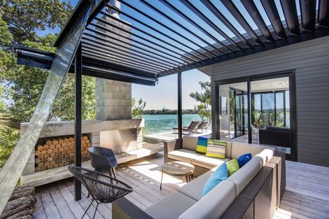 Photo of property in 10a First Avenue, Stanley Point, Auckland, 0624