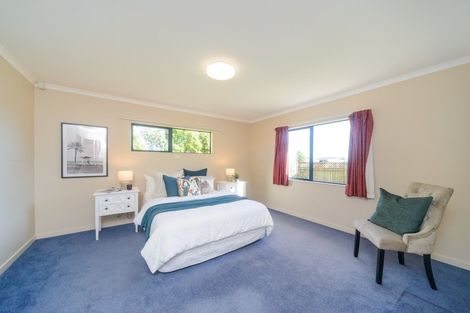 Photo of property in 27 Parnell Heights Drive, Kelvin Grove, Palmerston North, 4414