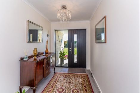 Photo of property in 398a Tararua Road, Levin, 5571