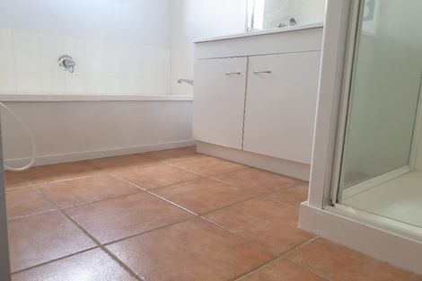 Photo of property in 18 Plumstead Rise, Glen Eden, Auckland, 0602