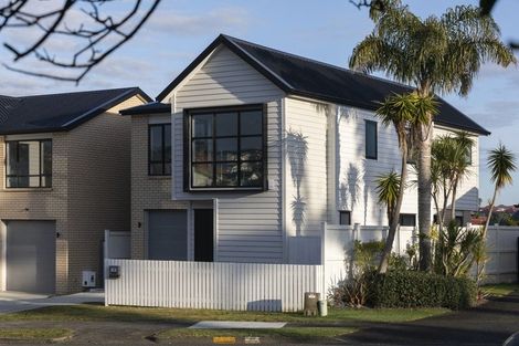 Photo of property in 4 Auden Close, Somerville, Auckland, 2014