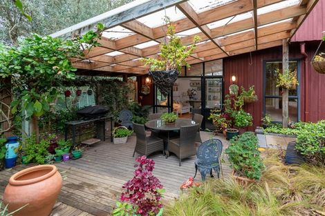 Photo of property in 18 Tanglewood Place, Cockle Bay, Auckland, 2014