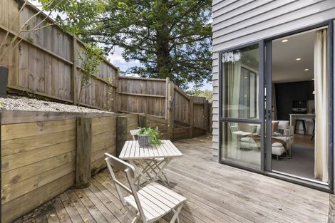 Photo of property in 1/4 Mcquoid Place, Glenfield, Auckland, 0629