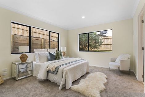 Photo of property in 10 Mediterranean Way, Goodwood Heights, Auckland, 2105