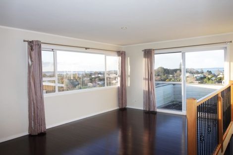 Photo of property in 1/10 Copperfield Terrace, Mellons Bay, Auckland, 2014