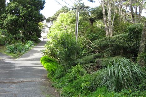 Photo of property in 33 Cascade Avenue, Waiatarua, Auckland, 0604
