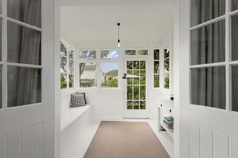 Photo of property in 6 Kowhai Street, Eastbourne, Lower Hutt, 5013