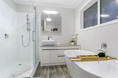 Photo of property in 1/111 Sylvan Avenue, Northcote, Auckland, 0627