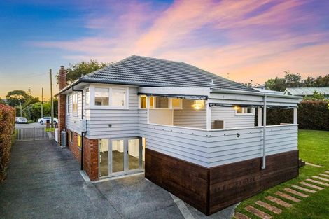 Photo of property in 4 Maunder Place, New Lynn, Auckland, 0600