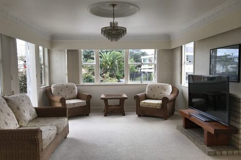 Photo of property in 1/14 Bond Crescent, Forrest Hill, Auckland, 0620