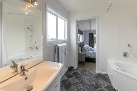 Photo of property in 122 Seabury Avenue, Foxton Beach, Foxton, 4815