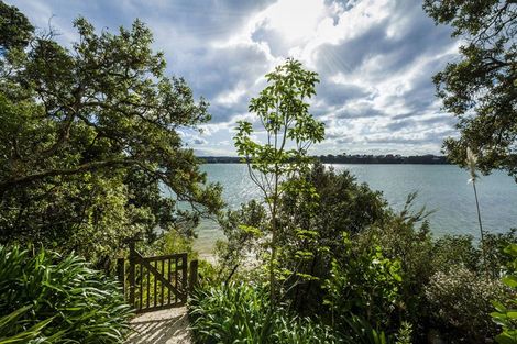 Photo of property in 10a First Avenue, Stanley Point, Auckland, 0624