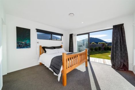 Photo of property in 18 Centre Crescent, Wanaka, 9305