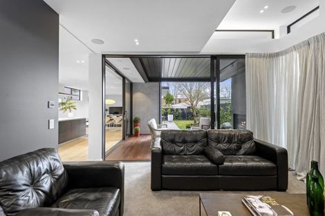 Photo of property in 3a Ngahere Street, Fendalton, Christchurch, 8041