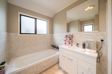 Photo of property in 25 Landsdowne Terrace, Karori, Wellington, 6012