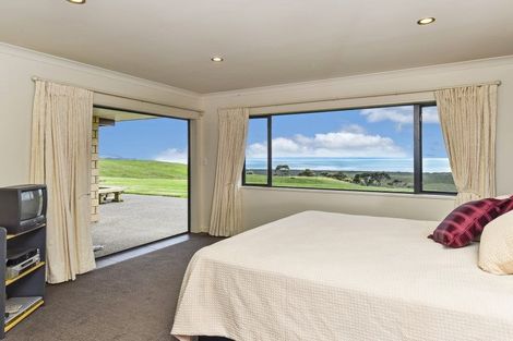 Photo of property in 1880 South Head Road, South Head, Helensville, 0874