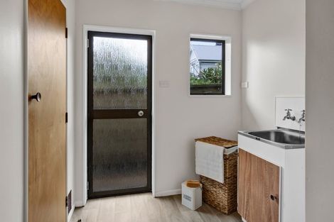 Photo of property in 2/153 Tukapa Street, Westown, New Plymouth, 4310