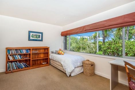 Photo of property in 50 Cliff Road, Torbay, Auckland, 0630